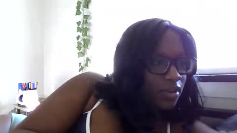 lunarnoelle online show from 02/13/26, 11:01