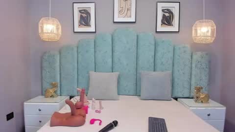 Luna online show from 06/18/26, 11:36