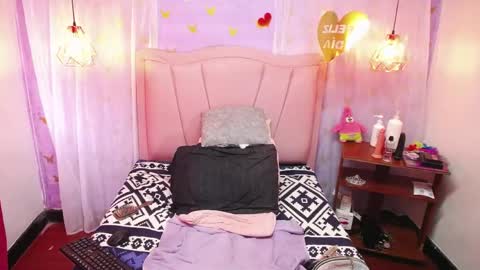 Luna online show from 04/11/26, 02:43