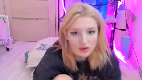 Kate online show from 02/12/25, 03:07