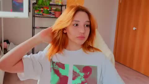 Snapshot of lunatale chatting on 07/19/26, 07:45 Kate online show from 07/19/26, 07:45