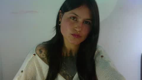 Snapshot of lunatica_2000 chatting on 01/22/25, 01:11 Luna online show from 01/22/25, 01:11