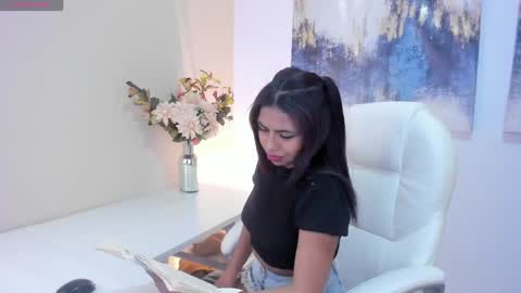 lunavelvet__ online show from 04/18/26, 03:49