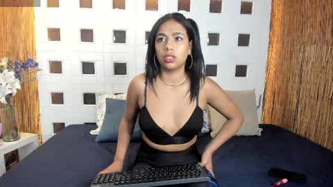 lunavelvet__ online show from 05/13/26, 03:09