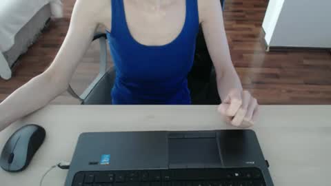 Snapshot of lunavibe_ chatting on 05/18/26, 12:44 lunavibe_ online show from 05/18/26, 12:44