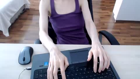 lunavibe_ online show from 06/27/26, 12:22
