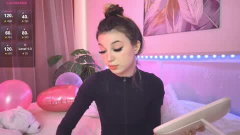 Snapshot of lunavine chatting on 02/23/26, 08:44 Veronica online show from 02/23/26, 08:44