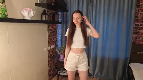 Snapshot of lunawisp chatting on 02/20/26, 02:19 Kira online show from 02/20/26, 02:19