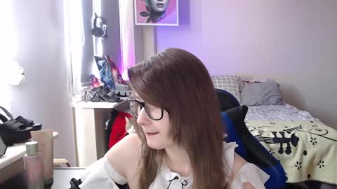 LunaXcherry online show from 04/05/26, 08:33