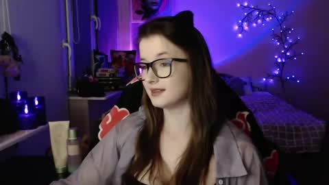 Snapshot of lunaxcherry chatting on 04/30/26, 08:57 LunaXcherry online show from 04/30/26, 08:57