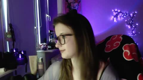 Snapshot of lunaxcherry chatting on 05/07/26, 05:18 LunaXcherry online show from 05/07/26, 05:18