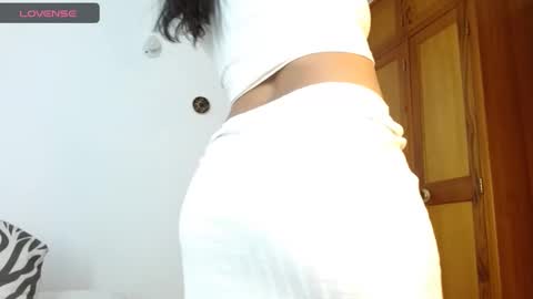 lunayois02 online show from 02/17/25, 02:42