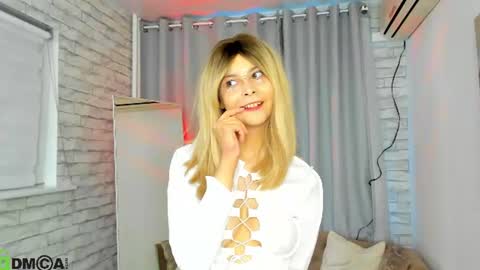 Snapshot of lune_fallenstar chatting on 06/20/26, 10:07 Lune FallenStar online show from 06/20/26, 10:07