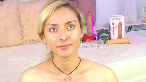 lunitadiva online show from 11/19/25, 01:55