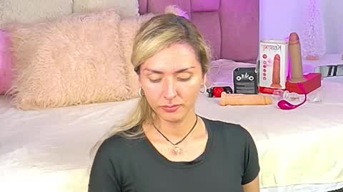 lunitadiva online show from 12/01/25, 01:38