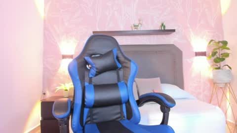 L U N A  online show from 06/11/26, 01:09