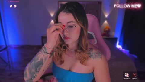 LUNA ROSE online show from 12/05/25, 01:47