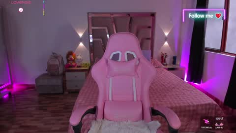 LUNA ROSE online show from 04/11/26, 08:02