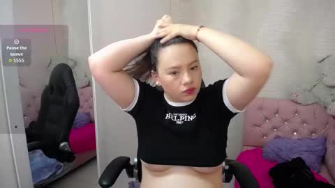 Snapshot of lunnadoll chatting on 09/11/25, 03:06 Katty what ever do you want on my pv is for extra tokens minimi 250 tks ty u for understand online show from 09/11/25, 03:06