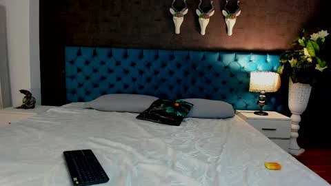 Luna online show from 04/05/26, 02:25