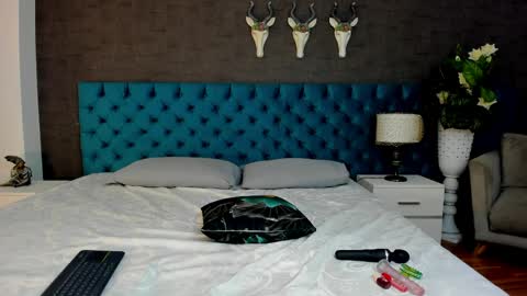 Luna online show from 04/06/26, 03:57