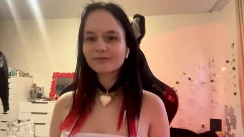I am Kaya ntmuLets hit 10 Thumbs Up together We are almost done online show from 05/06/26, 04:34