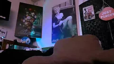 .Clarissa. Follow me on Instagram   miss buns  online show from 11/02/25, 11:01