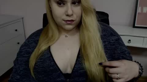 Hailey online show from 10/06/25, 09:01