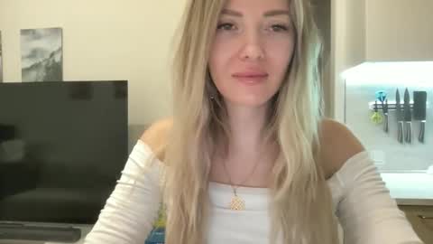 lusiluv online show from 04/24/26, 08:33