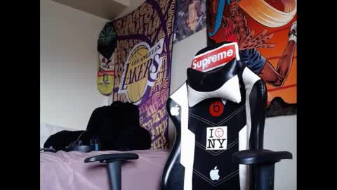 Snapshot of lust_j chatting on 12/04/24, 04:49 LUST online show from 12/04/24, 04:49