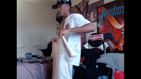 Snapshot of lust_j chatting on 12/23/24, 07:30 LUST online show from 12/23/24, 07:30