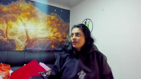 Snapshot of lust_mom chatting on 12/31/24, 11:31 Angela 3 online show from 12/31/24, 11:31