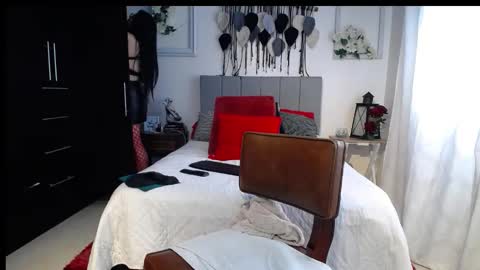 Angela 3 online show from 11/26/25, 01:23