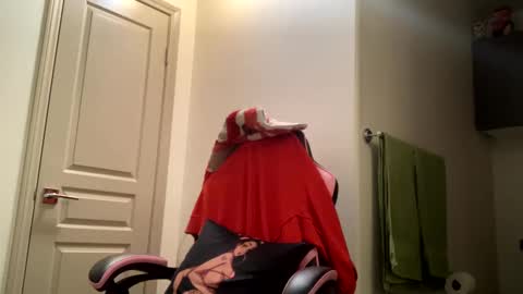 Snapshot of lustforlola chatting on 12/12/24, 04:37 LOLA online show from 12/12/24, 04:37