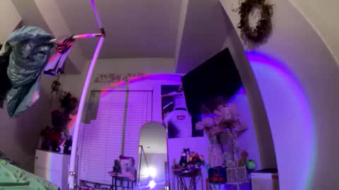 Snapshot of lustforlola chatting on 02/18/26, 07:04 LOLA online show from 02/18/26, 07:04