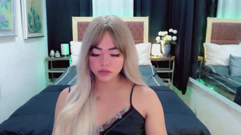 Snapshot of lustfuloffendertrina chatting on 01/12/25, 07:00 Trina online show from 01/12/25, 07:00