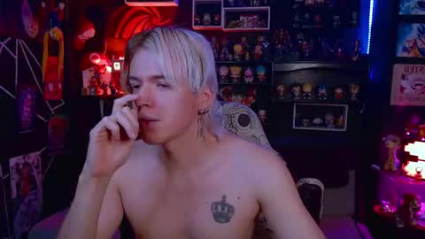 Snapshot of lustymatt chatting on 09/30/25, 02:05 lustymatt online show from 09/30/25, 02:05