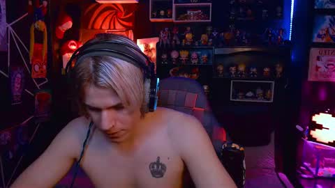 Snapshot of lustymatt chatting on 10/15/25, 04:01 lustymatt online show from 10/15/25, 04:01