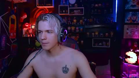 Snapshot of lustymatt chatting on 10/18/25, 02:58 lustymatt online show from 10/18/25, 02:58