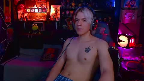 Snapshot of lustymatt chatting on 10/29/25, 03:42 lustymatt online show from 10/29/25, 03:42