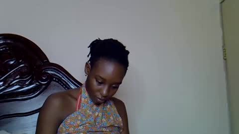 lutino_lovebirds online show from 03/16/26, 08:29