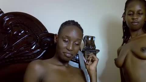 lutino_lovebirds online show from 04/04/26, 07:33