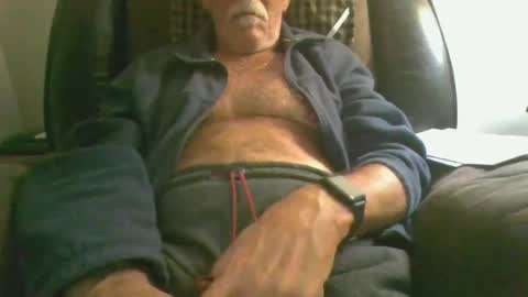 Snapshot of luv269er chatting on 12/17/24, 02:33 luv269er online show from 12/17/24, 02:33