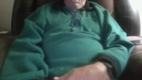 Snapshot of luv269er chatting on 12/19/25, 06:42 luv269er online show from 12/19/25, 06:42