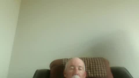 Snapshot of luv269er chatting on 12/19/25, 07:21 luv269er online show from 12/19/25, 07:21