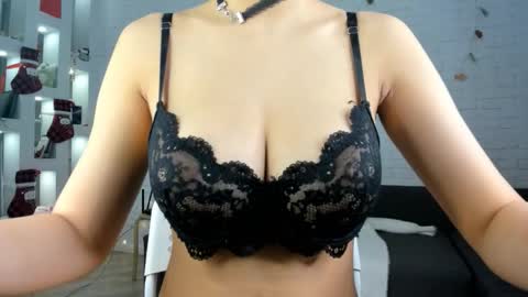 Yuna online show from 12/19/25, 12:17