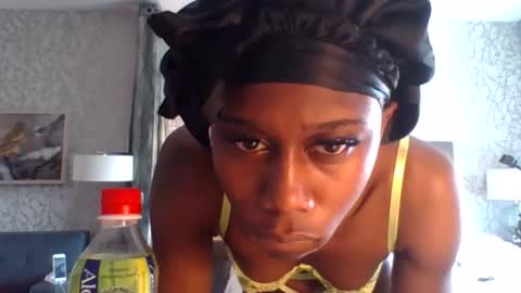 luvbug555 online show from 03/11/26, 04:35