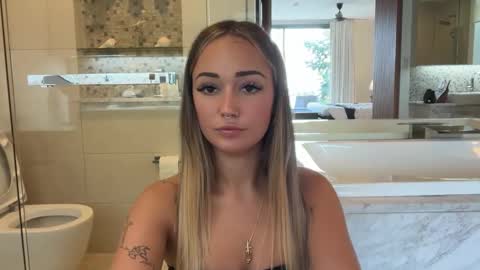 Livvyy online show from 11/12/25, 08:48