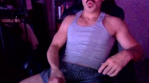 Snapshot of luvrboy77 chatting on 08/01/26, 05:40 luvrboy77 online show from 08/01/26, 05:40