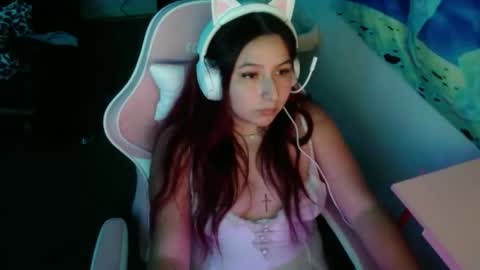 Snapshot of luvvespie chatting on 11/25/25, 12:21 luvvespie online show from 11/25/25, 12:21